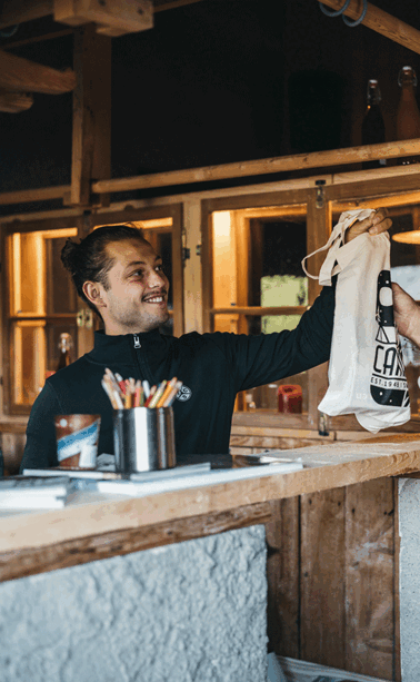 Contact & opening hours